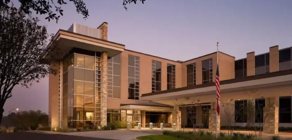 A large building with a lot of windows on it